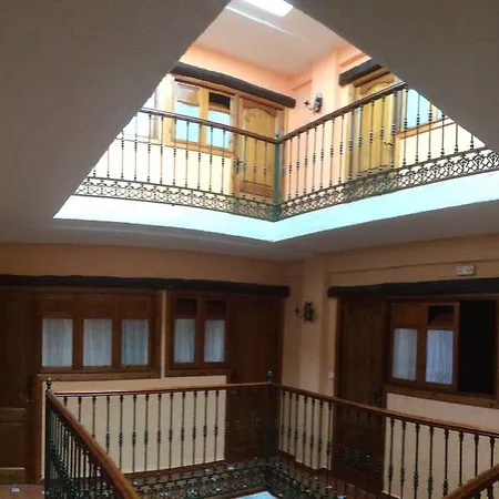 Otel Hermanos Macias *