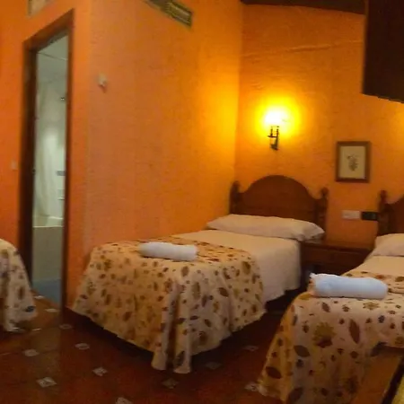 Hermanos Macias Hotel *