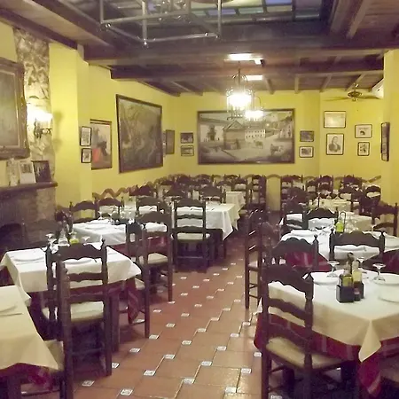 Hermanos Macias Hotel