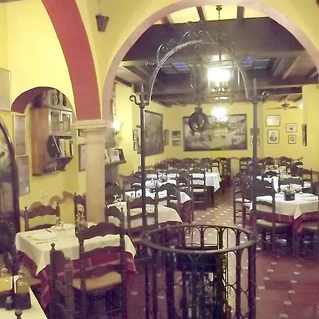 Hotel Hermanos Macias